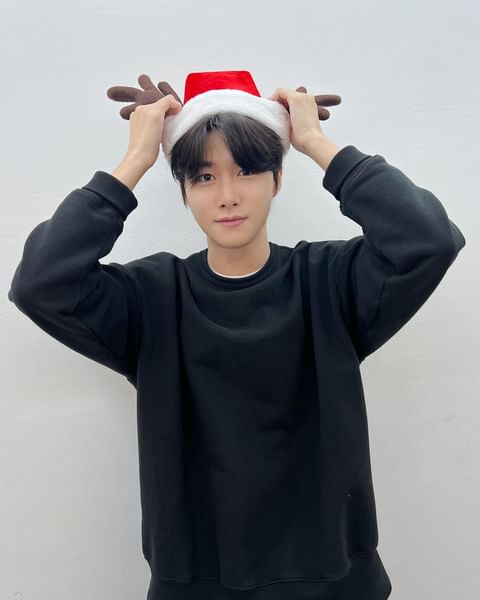 SJH_JPFC's tweet photo. [seojihoon_official訳]
Merry Christmas🎅💕

#ソ・ジフン #서지훈 #크리스마스 #SEOJIHOON #徐志焄 #managementKOO #ソジフン

https://t.co/wBw5kalW0p https://t.co/3QiI1QFWaX