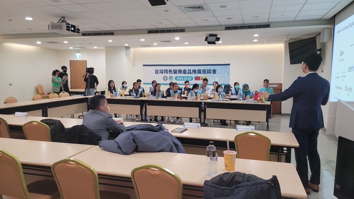 aetherAI_tw's tweet image. Today at Shin Kong Hospital. aetherAI shared insights on enhancing Myanmar&apos;s healthcare with digital pathology &amp;amp; AI.  Showcased aetherSlide&apos;s role in telemedicine &amp;amp; aetherAI Endo&apos;s impact on colonoscopy standards. Proud to support the global health collaboration!