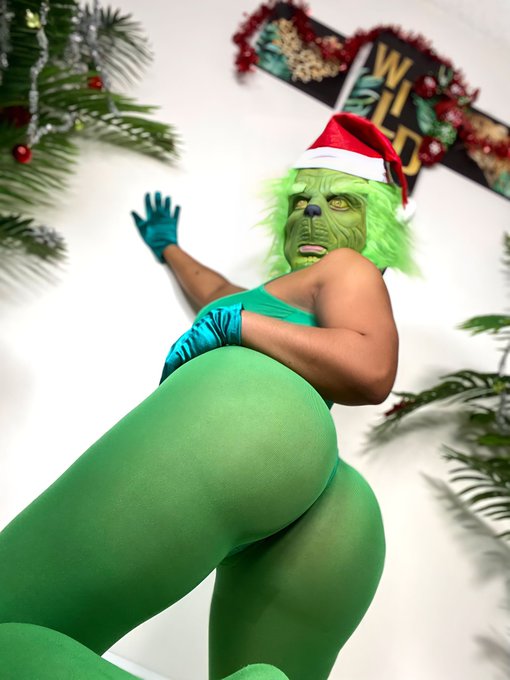 Mrs Grinch 💚🤤 https://t.co/Xfcyqmtc8A https://t.co/HiyeVG1QEG<a href="/tag/dembow"class="tags"><span>#dembow</span></a>