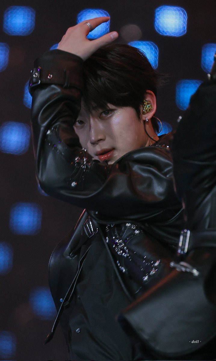 doll_ksn's tweet photo. 231225 SBS가요대전 

#선우 #ソヌ #SUNOO
#엔하이픈 #ENHYPEN https://t.co/jqXKKumKyb
