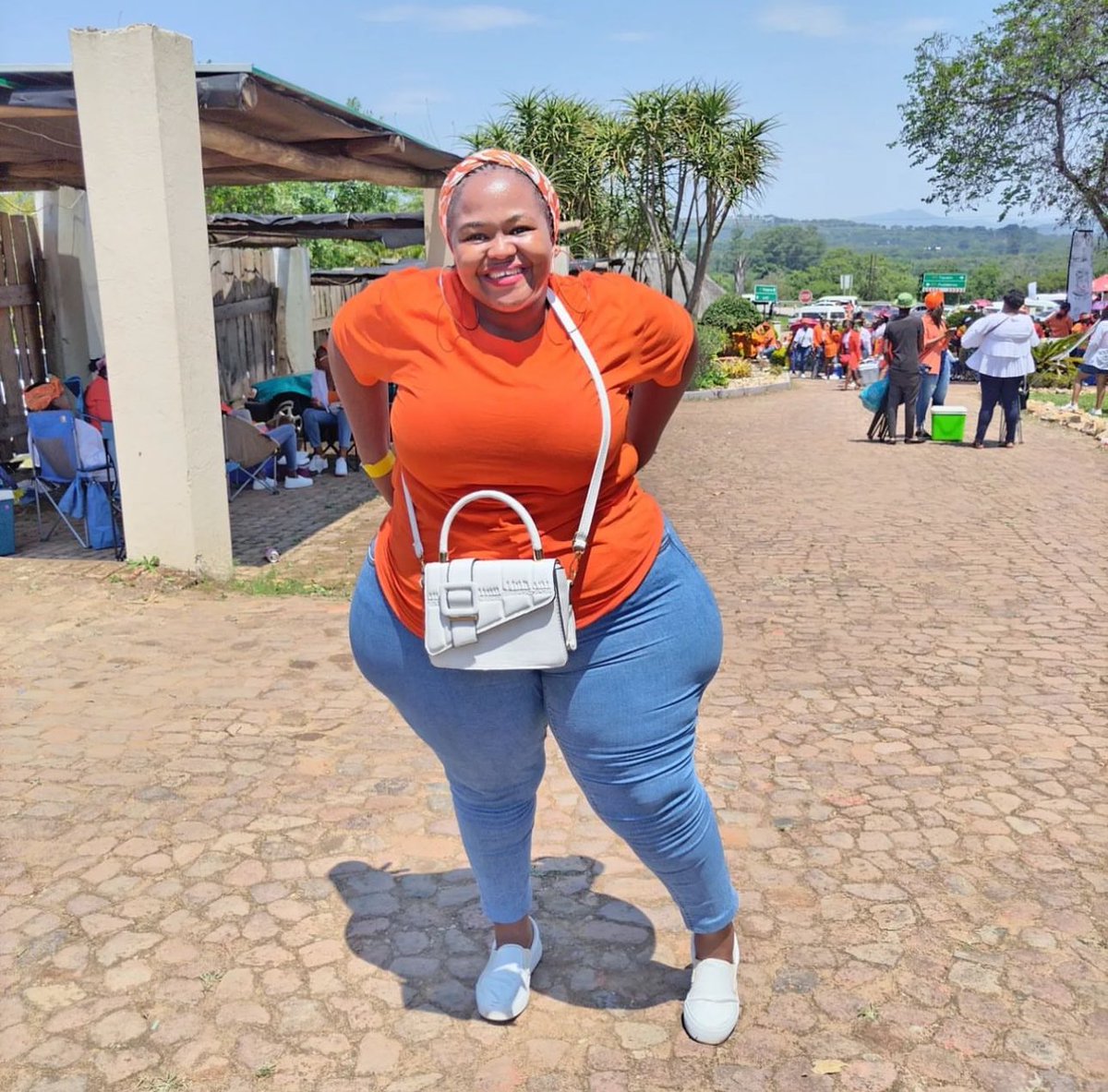 Man’s NOT Barry Roux tweet media