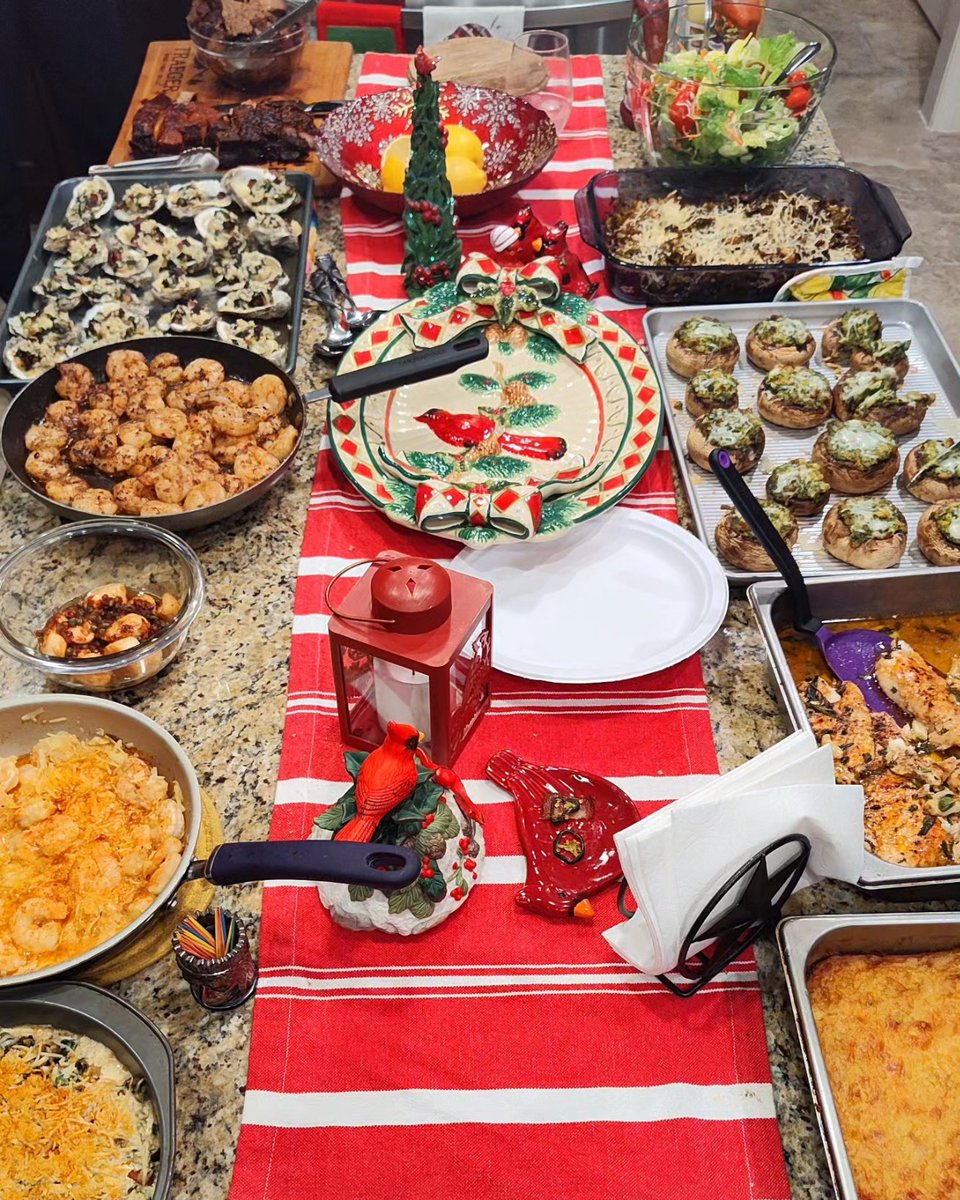Meat Me on Christmas Monday 🔥 #52 - 2023.   Feast of the 7 Fishes.   Jen always wanted to do this and after watching the movie I was game.  Oysters Rockefeller, Shrimp 3 ways, Scallops, Cod and  Smoked Salmon with a side of Briaket / Pork Belly.  
#MeatMeOnMonday