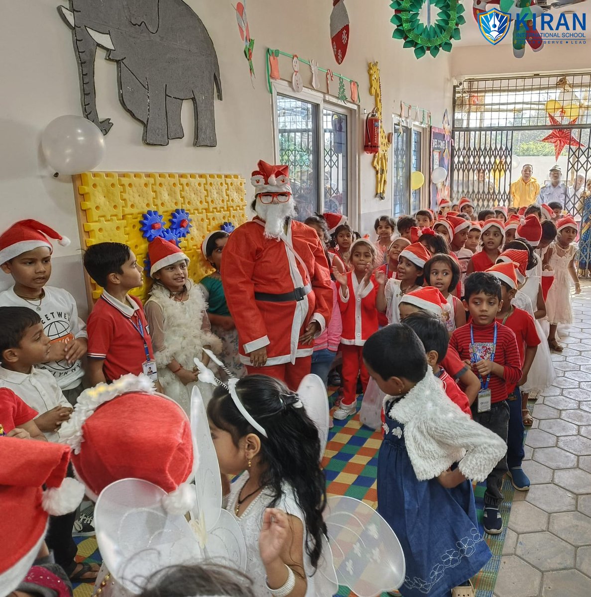 KIRAN_INTSCHOOL's tweet image. KIS preprimary wing celebrated a festive day with young #Kiranites dressed in red/white and Santa costumes, dancing joyfully to holiday tunes.The surprise visit of Santa and a skit by PP2 children added to the excitement, creating a day filled with festive vibes.
#christmas #CBSE