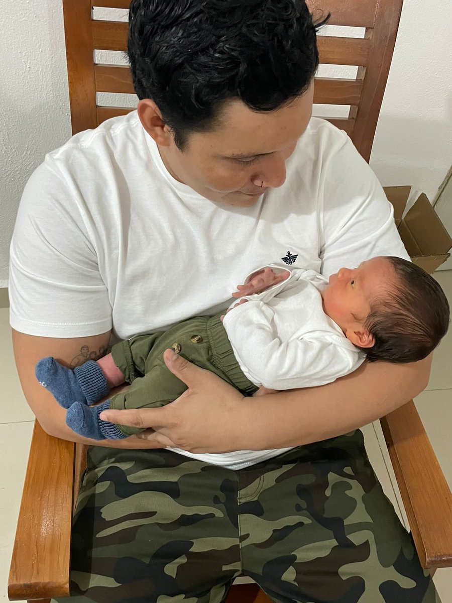Hoy estuve de copion y me quise vestir igual que Bruno. Foto tomada por la mamá más bella del mundo ♥️ <a href="/andrea_amedias/">The 99% real no fake Dancing Queen</a>