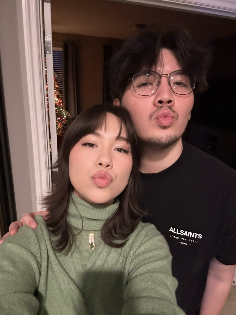 QuarterJade's tweet photo. merry christmas 🤍 https://t.co/XZtov64Fzd