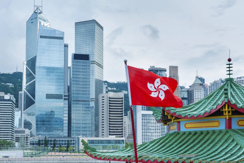 Hong Kong may become the next focal point for spot bitcoin ETFs, industry leaders are speculating as they await the U.S. approval of such an ETF.

theblock.co/amp/post/26858…