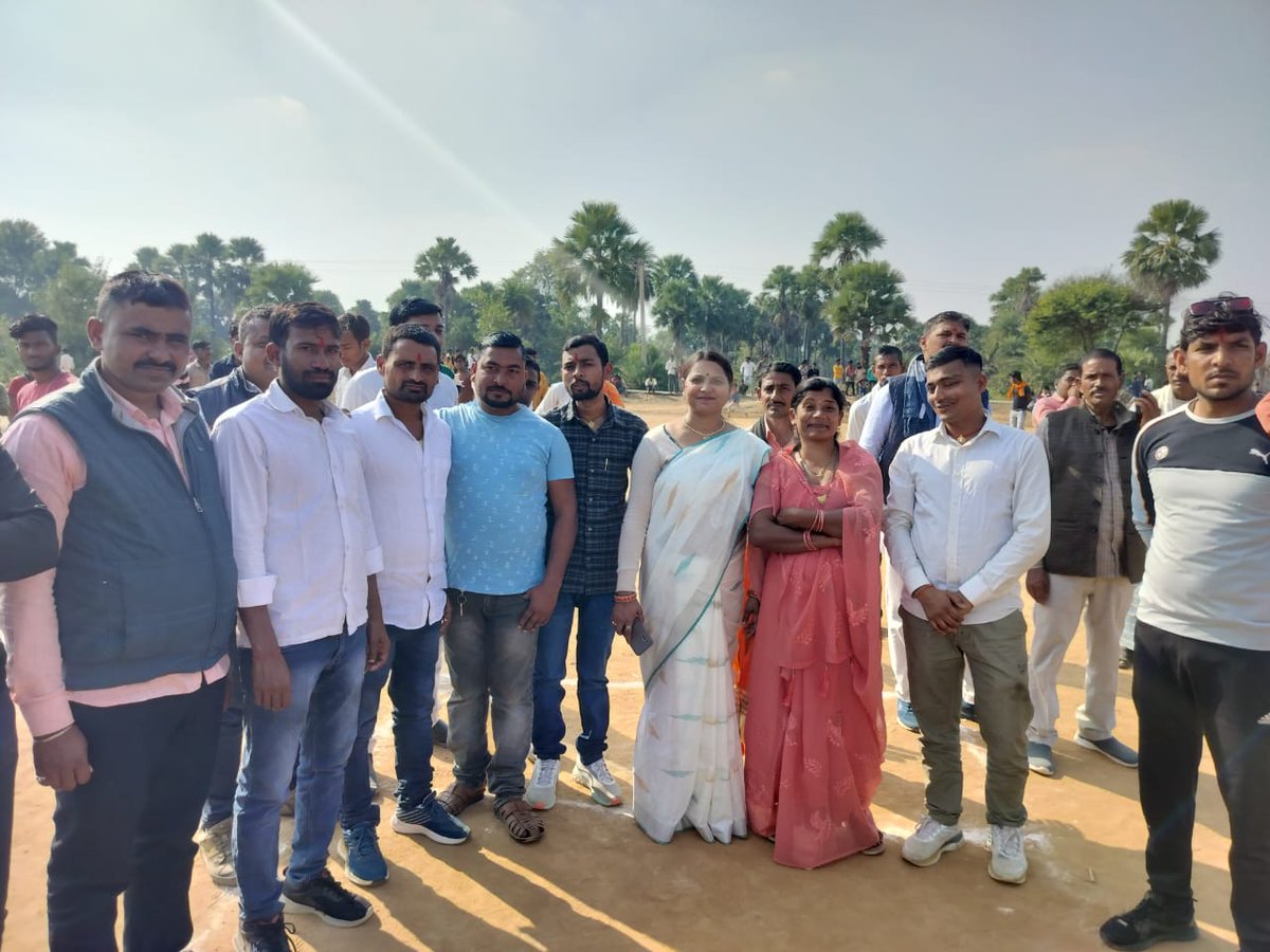 RjdRavi's tweet photo. डोभी प्रखंड के खराँटी  पंचायत  स्थित खेल मैदान में महिला प्रकोष्ट के प्रदेश सचिव श्रीमती मंजू यादव ,रवि यादव , प्रदेश सचिव युवा राजद,बिहार   व अन्य युवा नेता ने संयुक्त रूप से फीता काट कर  AAROHI PREMIER LEAGUE क्रिकेट टूर्नामेंट का उद्घाटन किया। https://t.co/xPkZuzad2l