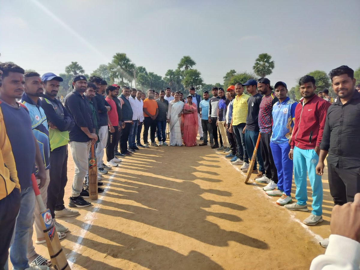RjdRavi's tweet photo. डोभी प्रखंड के खराँटी  पंचायत  स्थित खेल मैदान में महिला प्रकोष्ट के प्रदेश सचिव श्रीमती मंजू यादव ,रवि यादव , प्रदेश सचिव युवा राजद,बिहार   व अन्य युवा नेता ने संयुक्त रूप से फीता काट कर  AAROHI PREMIER LEAGUE क्रिकेट टूर्नामेंट का उद्घाटन किया। https://t.co/xPkZuzad2l