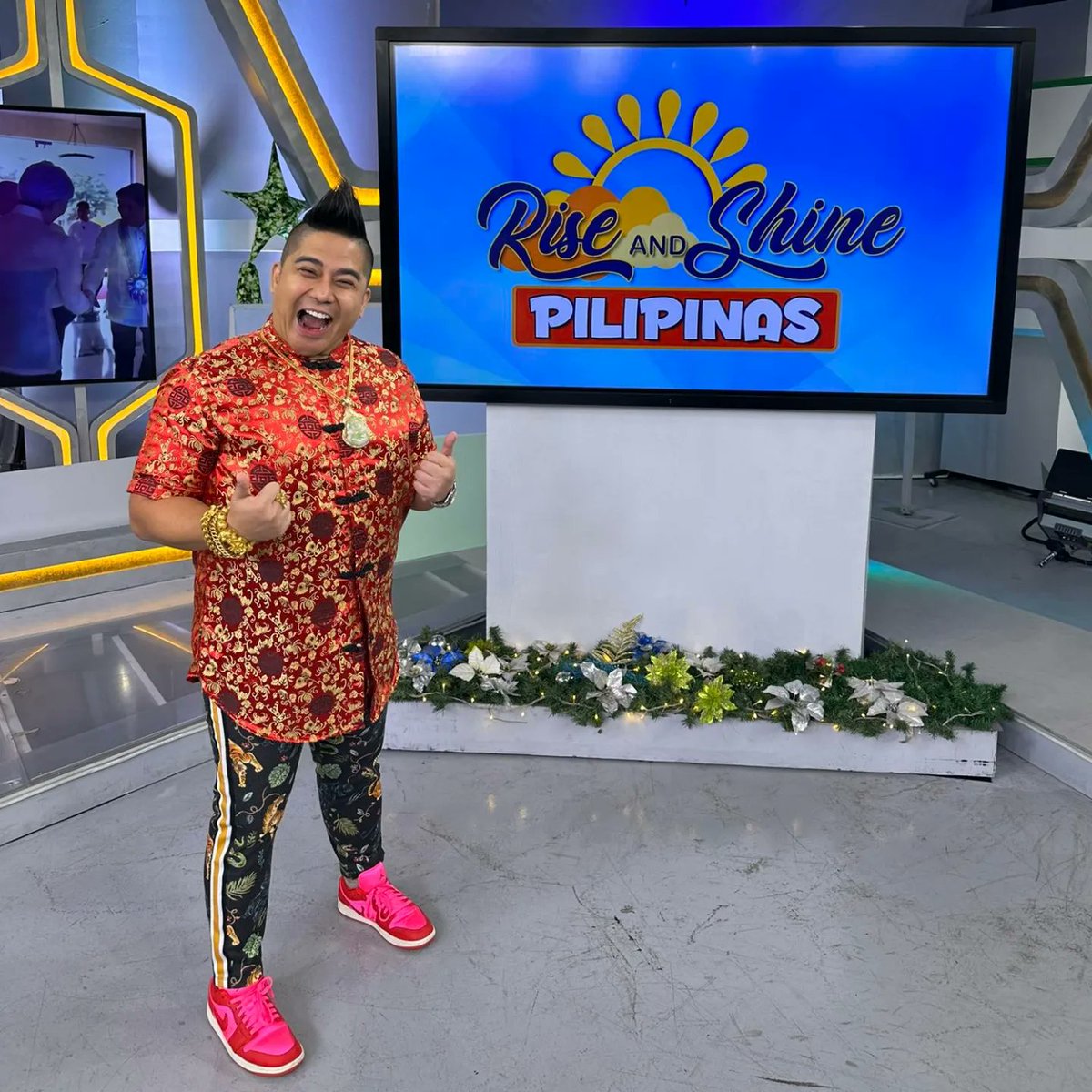 RSPilipinas's tweet photo. Ma-swerteng Tuesday morning with @masterhanzcua ♥️
#RiseAndShinePilipinas #PTV4 https://t.co/Q0lbmgsOHk