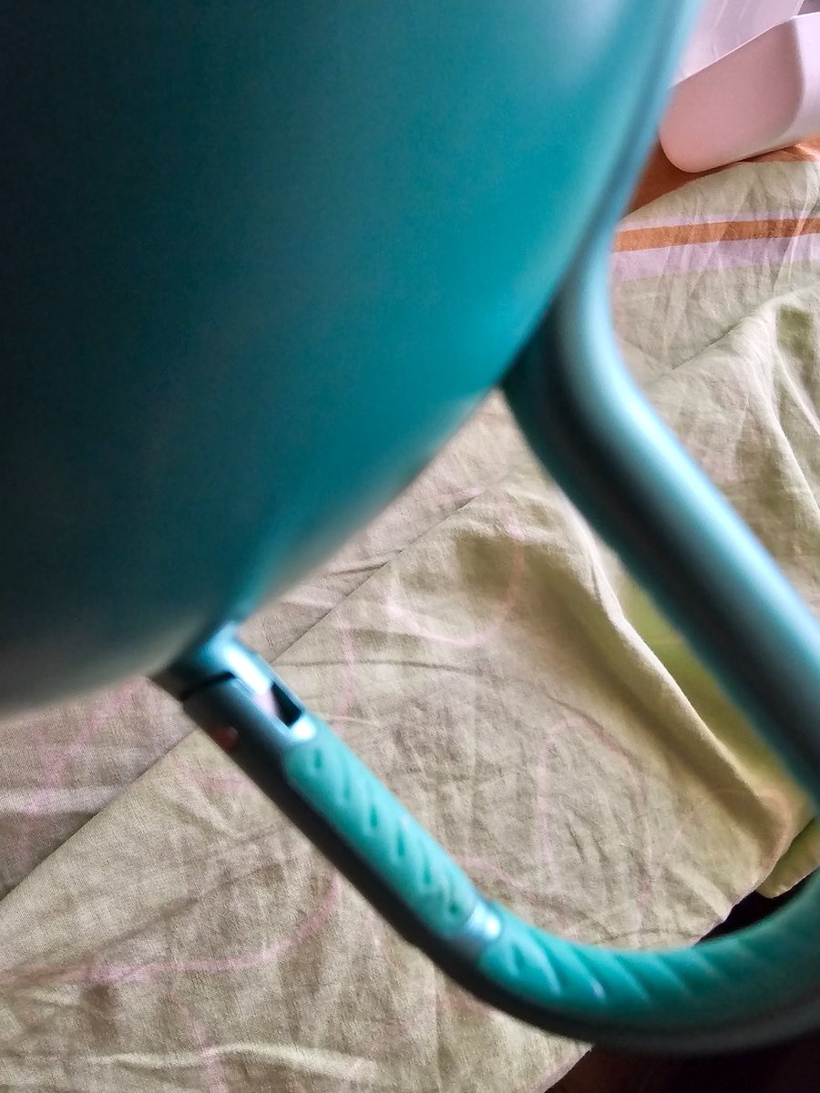 junleido's tweet photo. @JBLaudio Hello.  This was given to me by Samsung, along with the A71, in 2020... i have not used it much but the rubber is chipping away, the flap just broke away.  Is this repairable? https://t.co/Kxl0A3IDWP