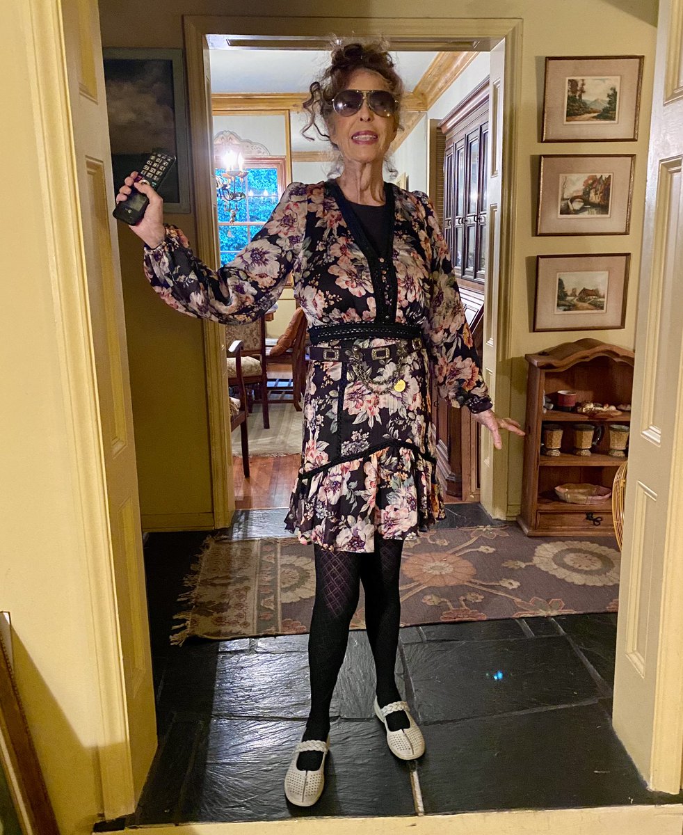 Check out my stylish mother in law. Doesn’t she look fabulous? #richandthin #fashionistastyle