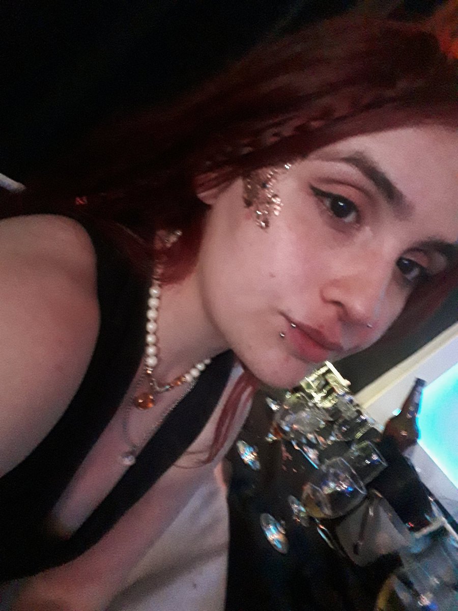 Levipijudo's tweet photo. Hdps me acuerdo que fueron re tacaños con loa brillitos, yo queria en toda la cara basicamente y me terminaron poniendo esta poronga https://t.co/SgNYUgn3wW
