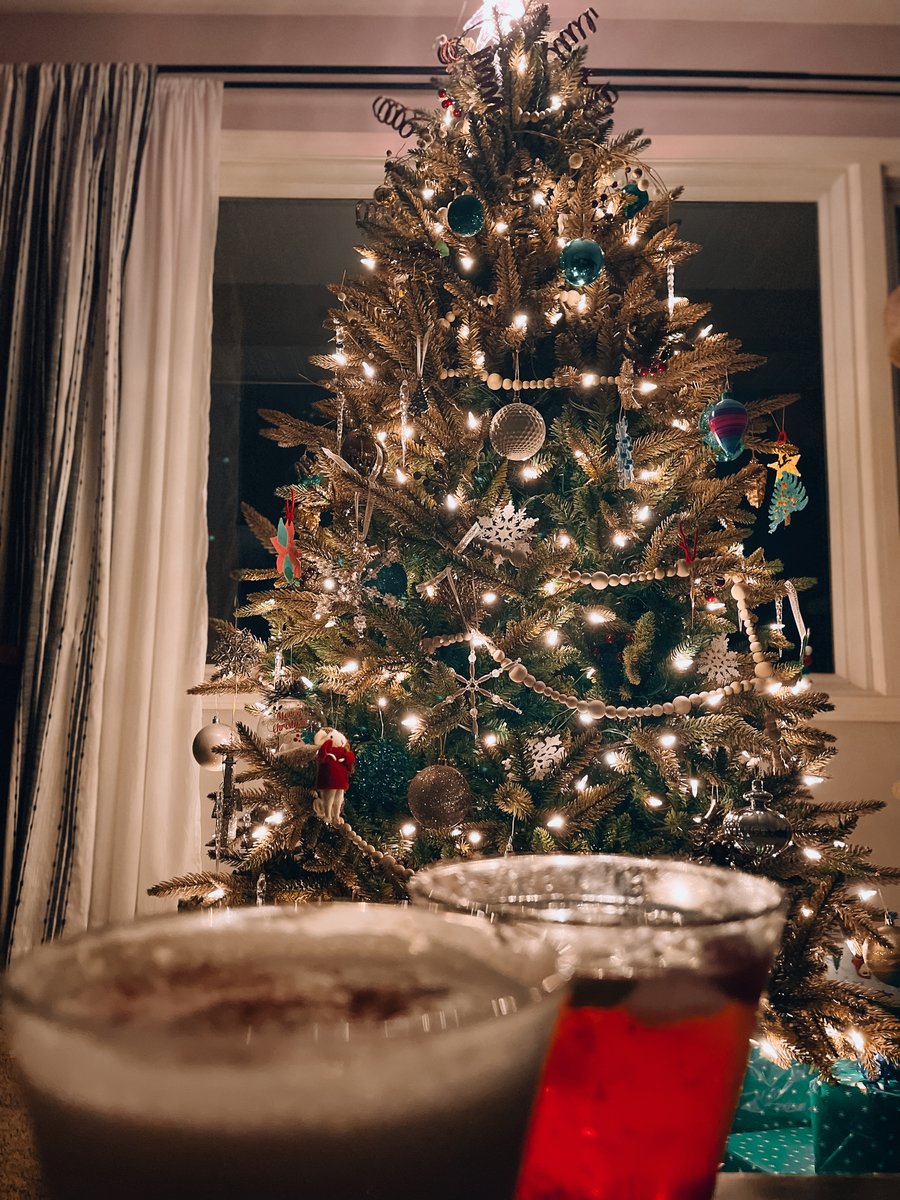 616MG's tweet photo. #MerryChristmas from #616MarketingGroup! Cheers to rejoicing, reconnecting, and recharging this holiday season. The future is bright! Share a photo of your festive decorations!
#616mg #webdesign #GoogleAds #MarketingAgency #RockfordMI #GrandRapids #BusinessCheer #HappyHolidays https://t.co/StWOO7kgXw