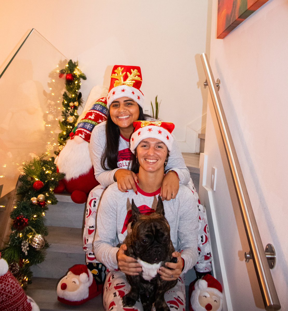kat_stewie's tweet photo. Merry Christmas from The Stewarts 🎄♥️ https://t.co/WUNfakNvQB