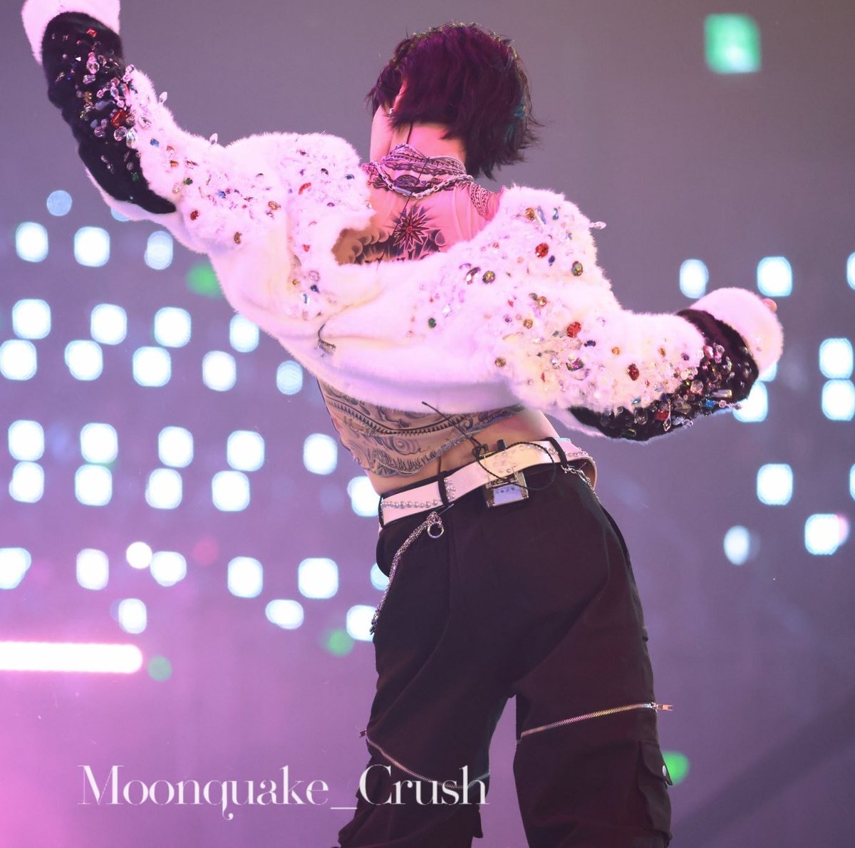 ttennnten's tweet image. แว่บแรกคือโหหหหสวยมากแต่หลังจากซูมเท่านั้นแหละมึง😭😭😭😭😭😭😭😭😭SBS APOLOGIZE TO TEN
#SBSapologizeToTEN