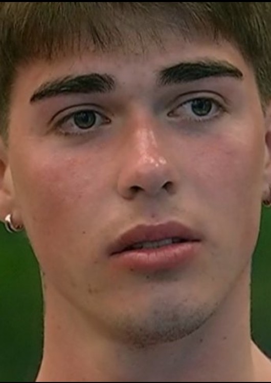 Claudiojarus's tweet photo. Al final se fue #Axel......

#GH #GranHermano #TontoYReTonto https://t.co/G0H4WxmWIT