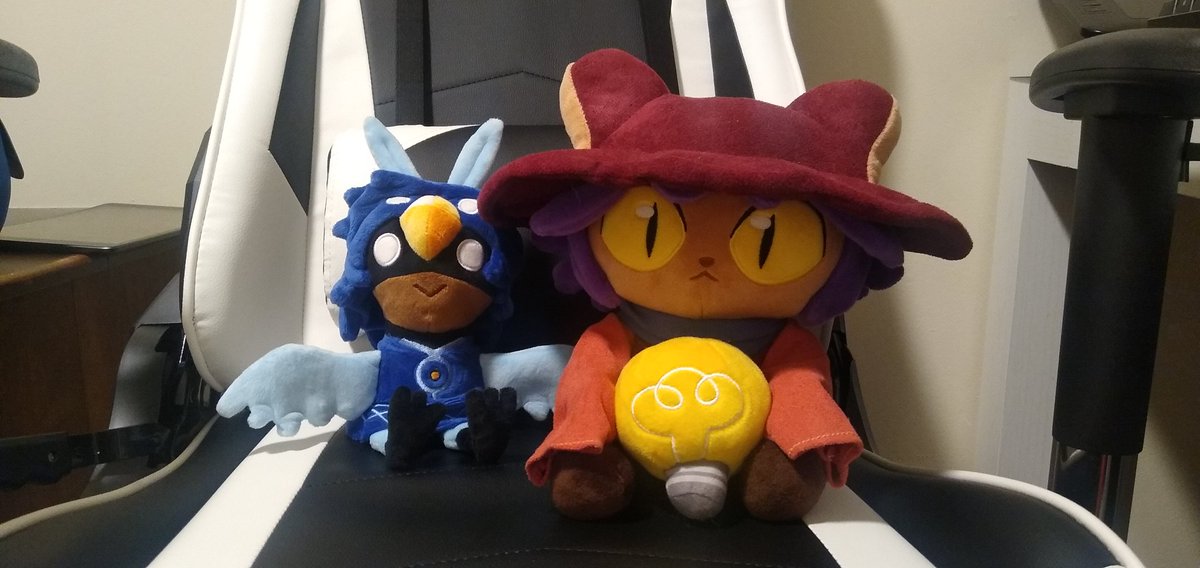 Day 119 of Alula Plush

krismas came around so enjoy her and niko in the new chair