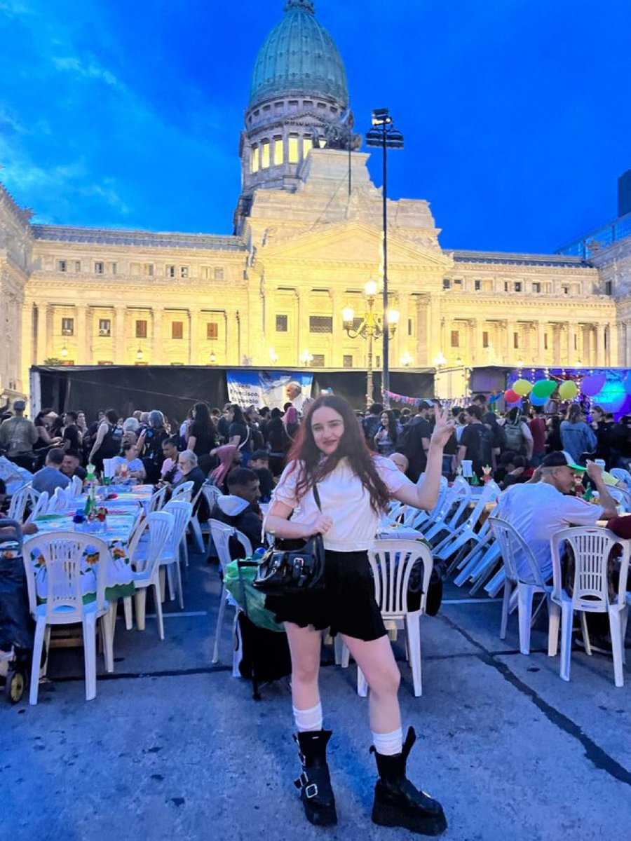 Winston_Dunhill's tweet image. Pensar que con lo que salieron esas botas de mierda le pagaba la cena y una puta a no menos de 50 indigentes, que ser perverso.