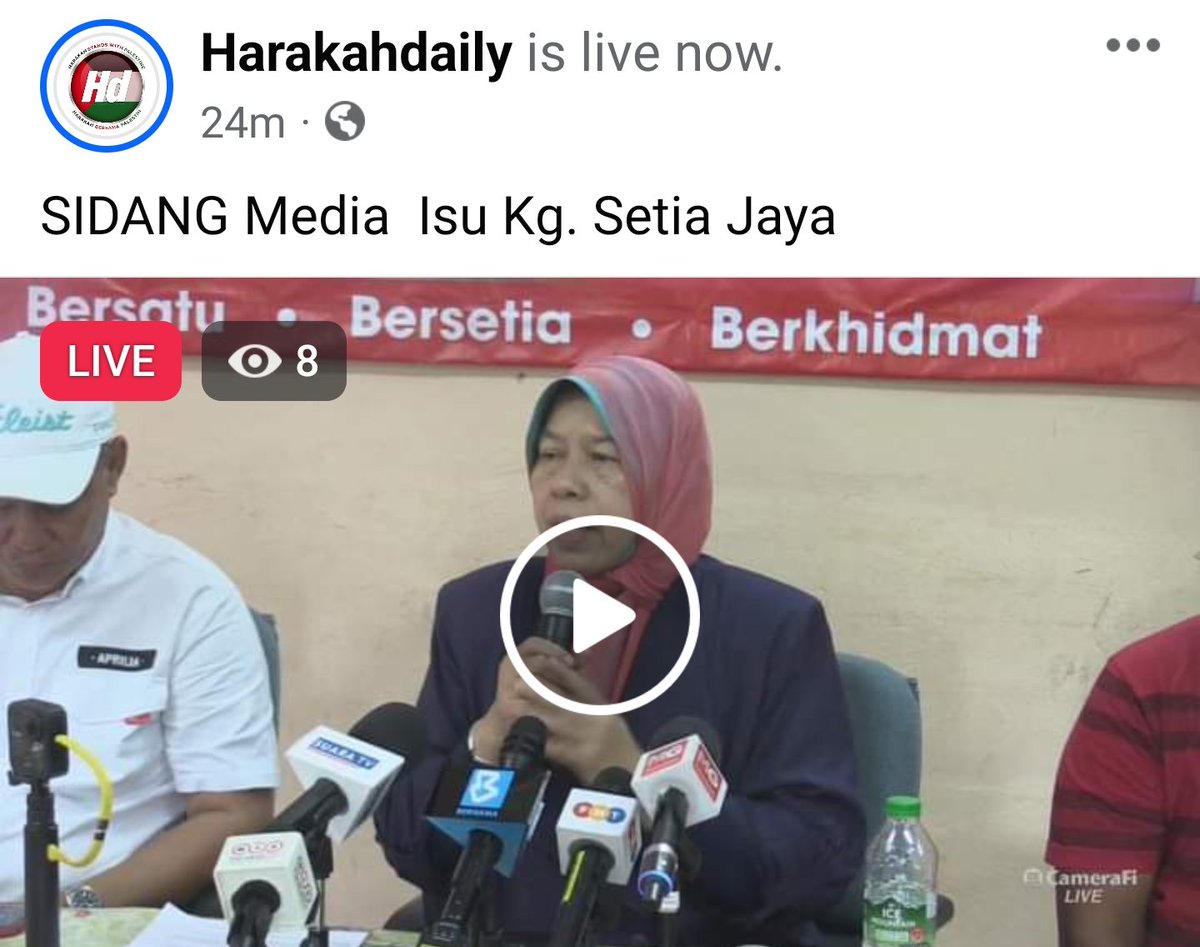FaktaBukanAuta's tweet photo. Tahukah anda tahun 1973 Tun Abdul Razak telah mecadangkan kawasan Kg Setia Jaya, juga beberapa kawasan sekitar Setapak & Wangsa Maju diteroka & dijadikan penempatan veteran tentera sama seperti Kg Congo di Bandar Tun Razak.

Sebab tu majoriti peneroka asal Kg Setia Jaya adalah veteran tentera.

Datang tahun 1991, tanah Kg Setia Jaya diberi kpd TARC Education Foundation.

PM tahun 1991 dgn Chairman TARC tahun 1991 macam abang dengan adik la kalau nak tau.

Ok situ duduknya.

Feb 2022, lawyer TARC hantar notis pada penduduk Kg Setia Jaya dakwa mereka ceroboh tanah persendirian.

Siap masuk paper lagi TARC minta 7 hari utk mereka keluar dari situ.

Masa ni PAS jadi Kerajaan, tapi satu apa pun mereka tak buat.

Penduduk minta jumpa Menteri Wilayah Shahidan Kassim, dapat jumpa 2 minit je. 

Tapi hari ni tetiba PAS jadi pejuang isu Kg Setia Jaya.

Harakahdaily siap buat live hari ni. 🤣

✅ Kes Kg Setia Jaya
✅ Kes Nik Elin
✅ Cukai LVG

3 perkara ni terjadi waktu PAS dalam kerajaan tapi mereka tidur waktu ada kuasa!

Siap kata jangan sampai Kg Setia Jaya jadi macam Gaza.

Eceiii walhal penduduk dapat notis pengusiran waktu dia jadi Kerajaan. 🤣