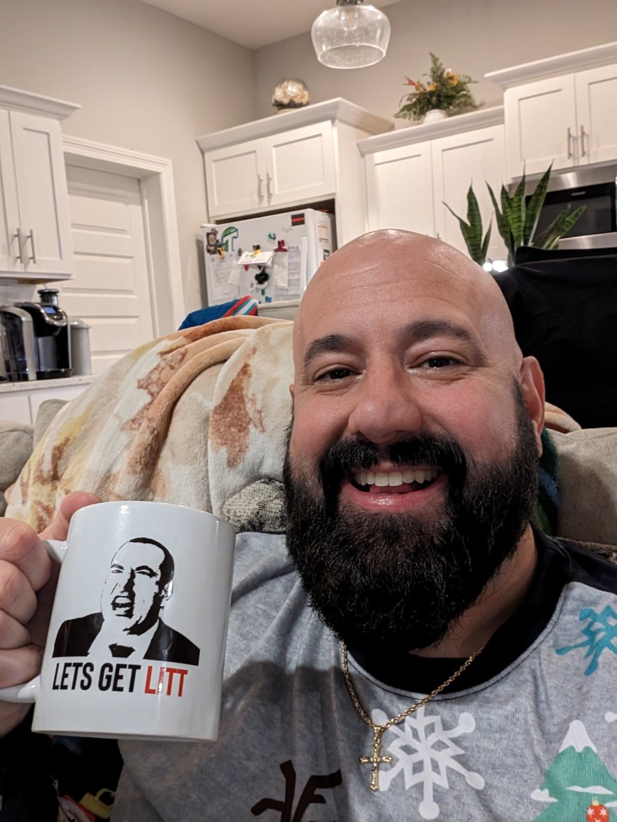 greenwave880's tweet photo. @RickHoffman_  I just got Litt. Best Christmas Gift EVER!!!!!!!! 💪🏼🤙🏼💪🏼🤙🏼
Perfect to sip on while mudding. https://t.co/g7Nwp7isat