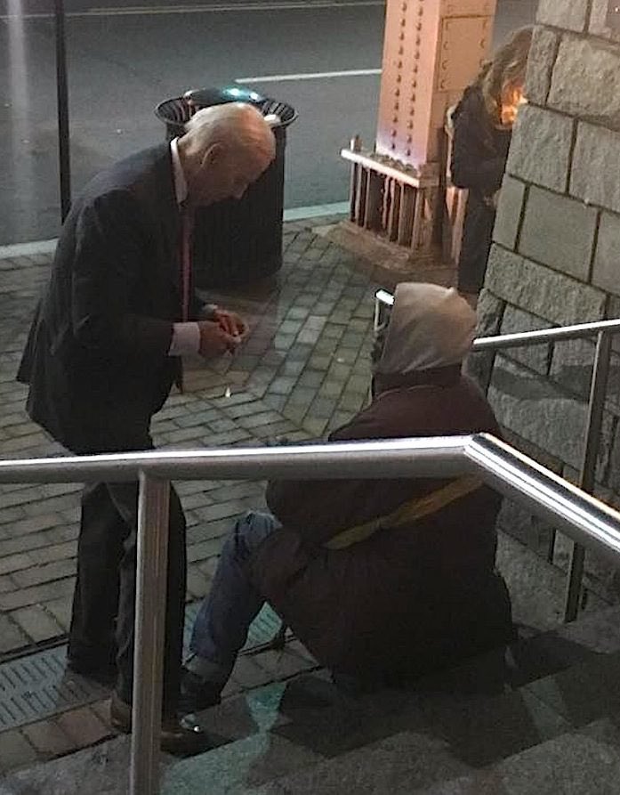When the now-president gave a homeless man $20, he notably didn’t tweet about it.