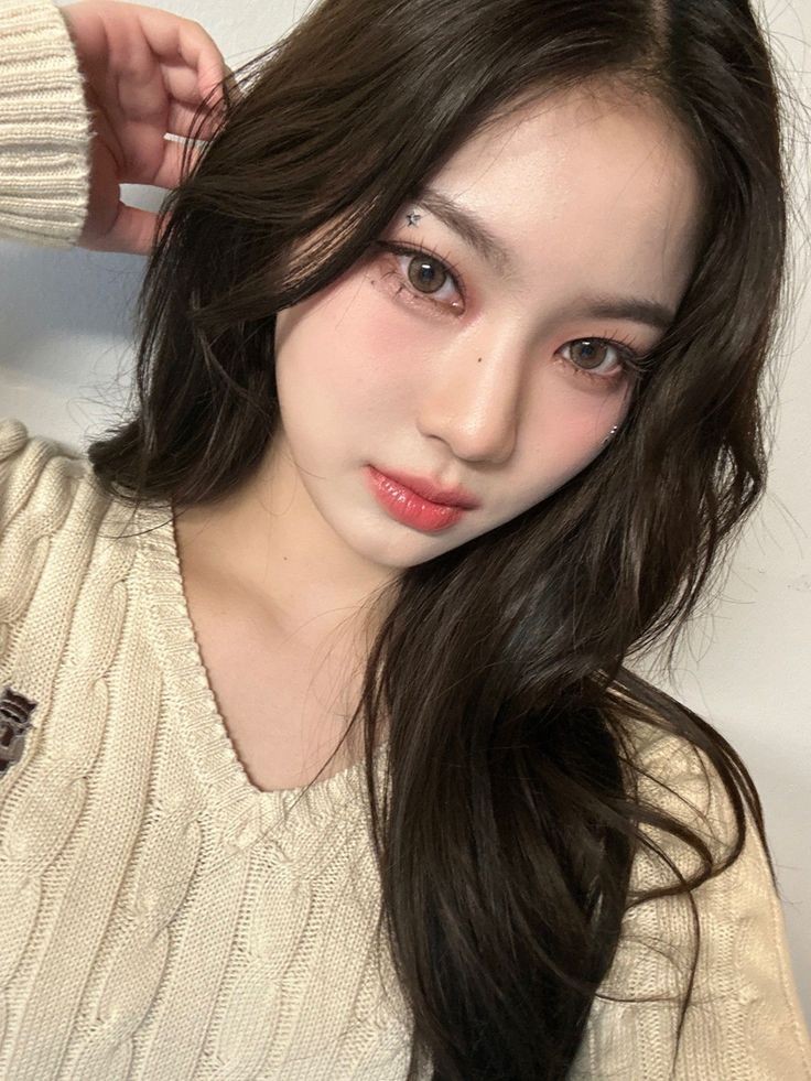 vPrettier's tweet image. mending siapa yang dijadiin main profile diantara mereka?