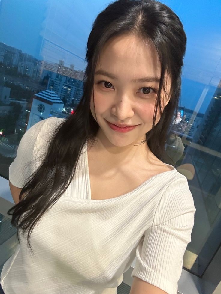 vPrettier's tweet image. mending siapa yang dijadiin main profile diantara mereka?