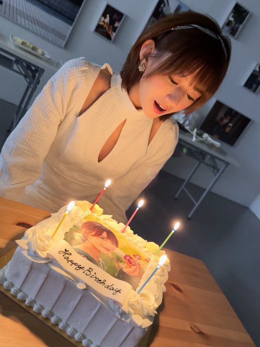 airi_kijima's tweet photo. #希島あいり写真展 
BD記念パーティーありがとう🎂✨

開催期間中、希島FAMℹ︎LYはもちろんお友達やスタッフ関係者の方々にお越しいただけて感謝の気持ちでいっぱいです...！

自分の大切な人たちが生きている世界で何気ない日々を過ごせることが1番幸せなことだなって改めて実感した写真展でした☺︎ https://t.co/uGavZkCxa4