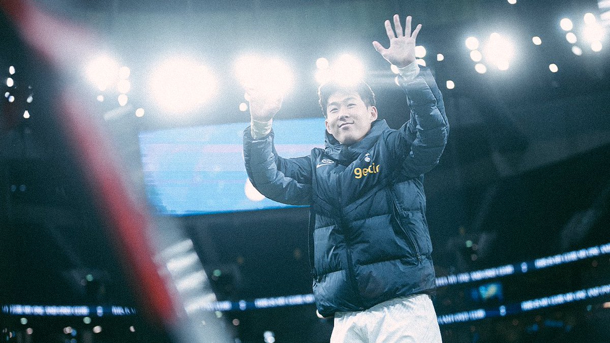 Spurs_KR's tweet photo. 캡틴 #손흥민 선수 🤍

#THFC #COYS #토트넘 https://t.co/CVUq2qECBY