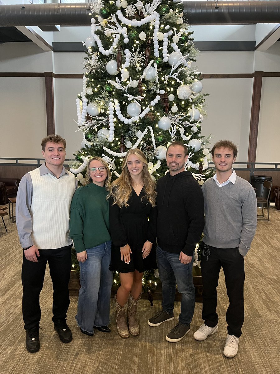 Sundae Foster tweet media