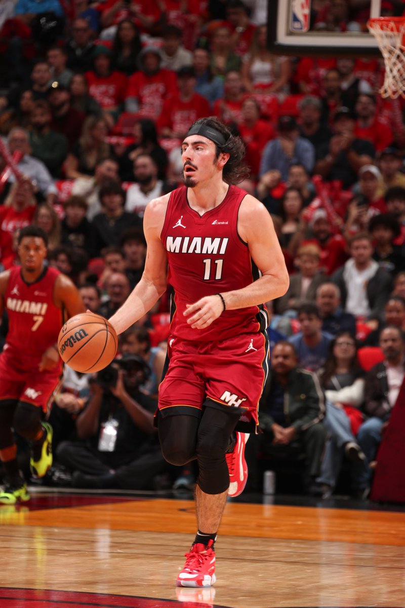 RitmoNba's tweet photo. 31 puntos (récord para un mexicano en la NBA)
10 rebotes
Victoria del Heat en Navidad 🎄 

Jaime Jaquez. Potencial de estrella. https://t.co/mcFFEjIcmt