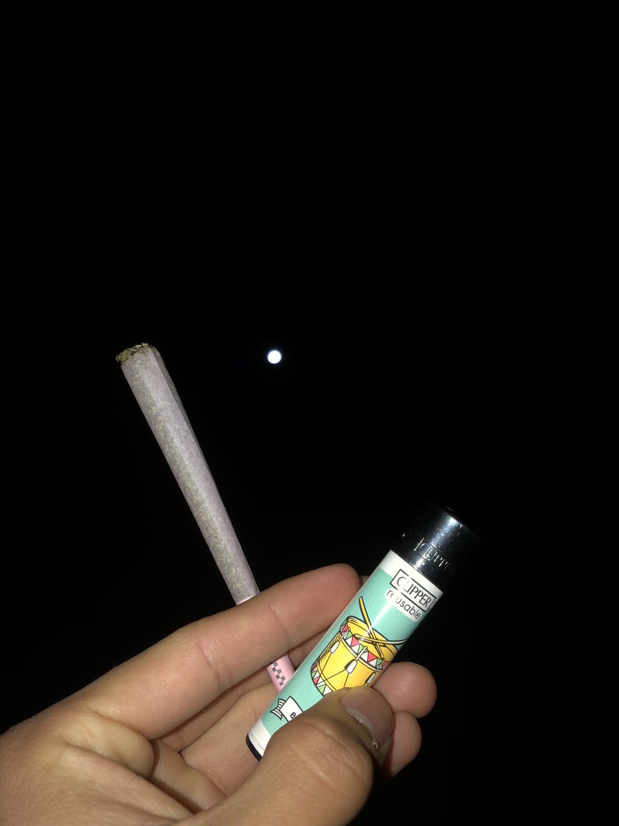 Green_Roses421's tweet photo. Nada como un buen toque y una maravillosa noche.🌹 💚

#Weedmx
#Marihuanamx #GreenRoses https://t.co/kGYYfVbKl4