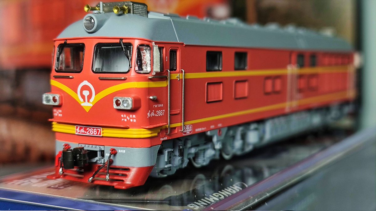 marui_len's tweet photo. 長鳴がリニューアルしたDF4Bが入線!
形も色もさらに進化
#Nゲージ #鉄道模型 https://t.co/8JWnD9j9Qc