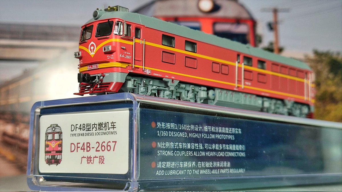marui_len's tweet photo. 長鳴がリニューアルしたDF4Bが入線!
形も色もさらに進化
#Nゲージ #鉄道模型 https://t.co/8JWnD9j9Qc