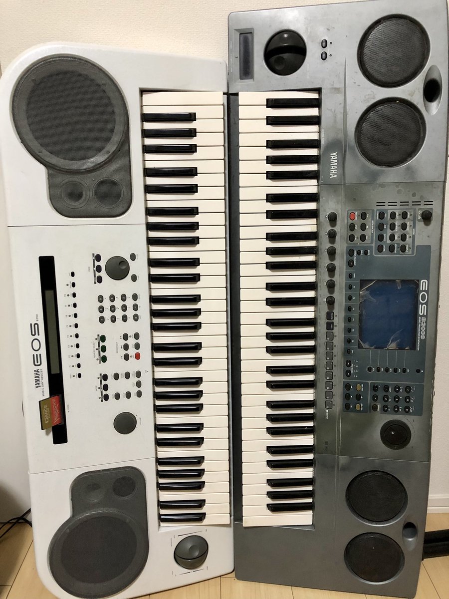 No514_Music's tweet photo. 横幅が違うのに何故か合ってますね
#B700 #B2000 #小室哲哉 https://t.co/NJDsrWK1zM