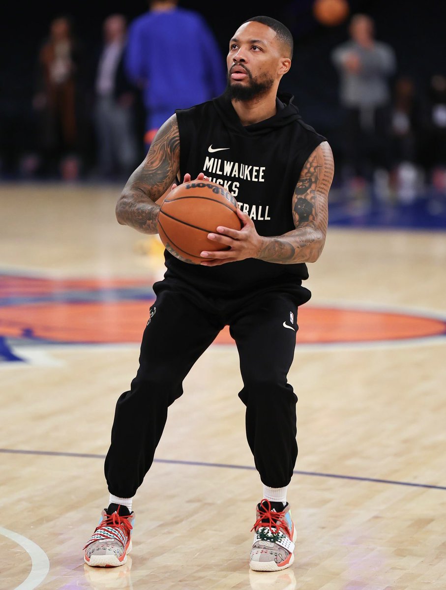 Damian Lillard's custom NBA Christmas adidas Dame 8 EXTPLYs 🎄🏀