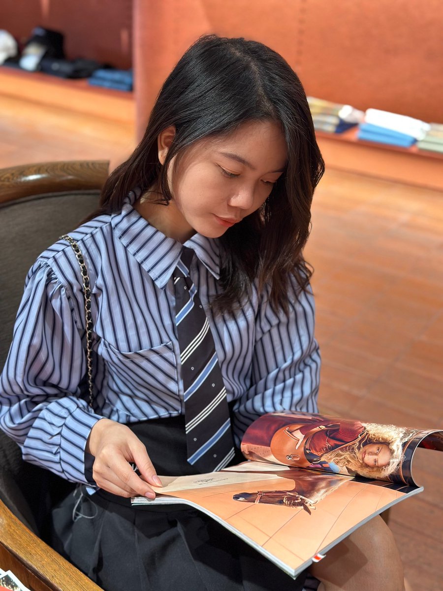 vuthuy2k's tweet photo. "Chậm chạp cũng được, không giỏi giang cũng được, điều quan trọng là bạn luôn nỗ lực hết mình, dáng vẻ nỗ lực của bạn thực sự rất đẹp, vậy nên đừng bao giờ bỏ cuộc nhé.. "💪
——————————
Chào cả nhà X thân yêu, cũng hơn tuần rồi em mới trở lại, mọi người vẫn ổn chứ🥰