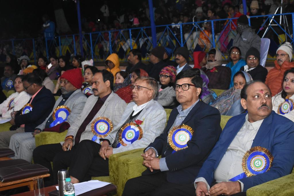 DGMS1902's tweet photo. The remarkable turnout of 250 participants at the 61st Metalliferous Mines Safety Week event organized by Gua Iron Ore Mine, M/s SAIL, under DGMS Chaibasa Region on December 23, 2023! π
π·ββοΈπ·ββοΈ #SafetyFirst #MiningSafetyWeek" https://t.co/sDJd1jF8qr