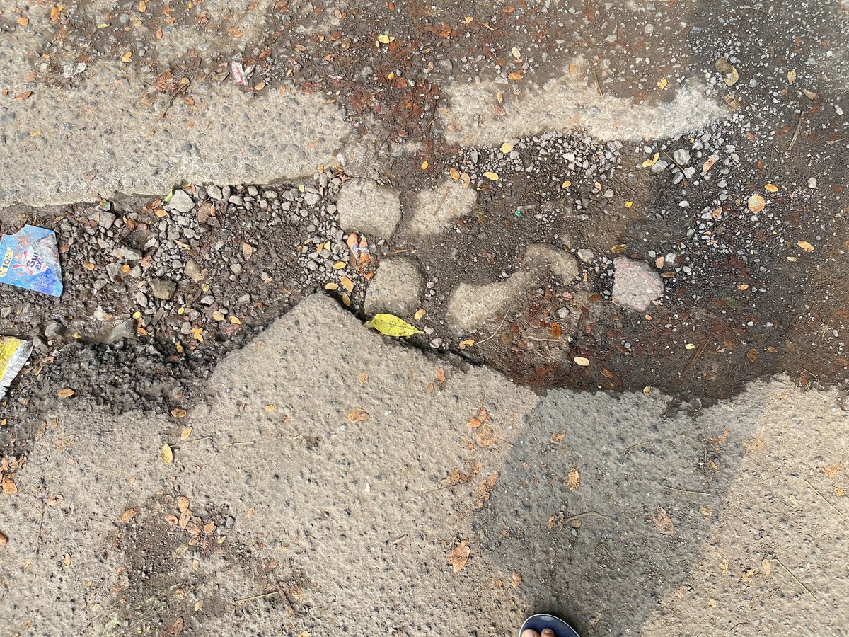GeetaKadam8's tweet photo. Pathetic condition of road, problem to senior citizens as well as motorist. Request for resurfacing of 60ft road, off Juhu Lane, Behind Aroma Cafe, Andheri West @AmeetSatam @mybmcwardKW @mybmcRoads https://t.co/sBjtAZpuJS