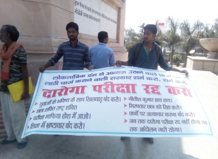 BPSC Network (@bpsc_network) on Twitter photo BPSSC को बिहार दारोगा के दोनों पाली के परीक्षा को तुरंत रद्द करना चाहिए और एक जांच कमिटी का गठन कर अच्छे से जांच करना चाहिए। खुलेआम धांधली हुआ है लेकिन अभी भी सबूत दिख नहीं रहा आयोग को।
<a href="/BiharEducation_/">Education Department, Bihar</a> <a href="/NitishKumar/">Nitish Kumar</a> <a href="/yadavtejashwi/">Tejashwi Yadav</a> <a href="/BJP4Bihar/">BJP Bihar</a>
#Cancel_BiharSI_1275_Exam #BPSSC BPSSC को बिहार दारोगा के दोनों पाली के परीक्षा को तुरंत रद्द करना चाहिए और एक जांच कमिटी का गठन कर अच्छे से जांच करना चाहिए। खुलेआम धांधली हुआ है लेकिन अभी भी सबूत दिख नहीं रहा आयोग को।
<a href="/BiharEducation_/">Education Department, Bihar</a> <a href="/NitishKumar/">Nitish Kumar</a> <a href="/yadavtejashwi/">Tejashwi Yadav</a> <a href="/BJP4Bihar/">BJP Bihar</a>
#Cancel_BiharSI_1275_Exam #BPSSC