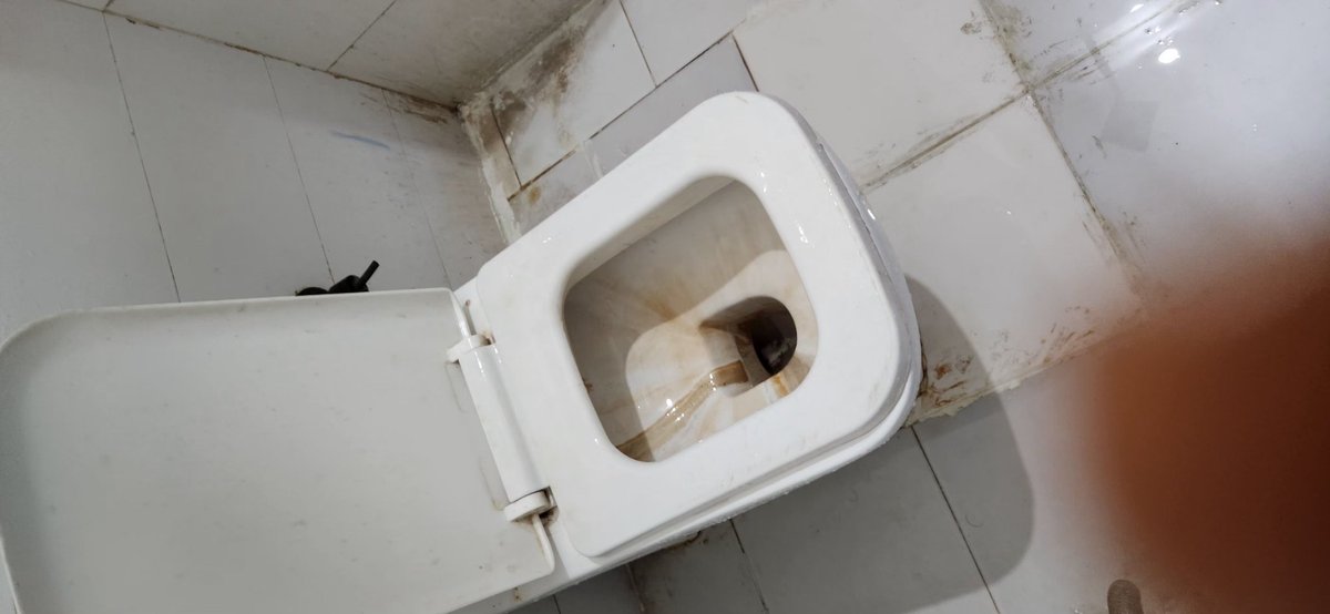 Techie490155's tweet image. Disappointed with my stay at Fab Hotel The Sunrise in Udaipur booked via @makemytrip @makemytripcare Unhygienic conditions ruined my experience. Already checked out, and I'm seeking a refund for both days. Sharing images for reference. #UnsatisfiedCustomer #RefundNeeded