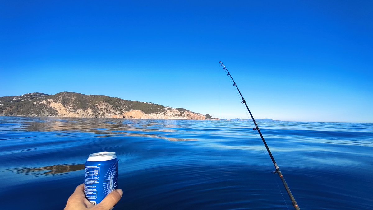Manelcruzriera3's tweet photo. Sol com un mussol. Es hora de fer la cervesa #capdebegur https://t.co/74Jl11DpNO