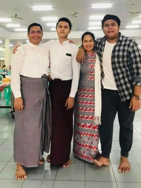 MizzimaNews's tweet photo. သရုပ်ဆောင် မေသဉ္ဇာဦး၏သား၊ ဒုဗိုလ်ချုပ်ကြီးညိုစော၏ တူ ယာဉ်မတော်တဆမှုဖြင့်သေဆုံး
#Mizzima
#မေသဉ္ဇာဦး
#ယဉ်မတော်တဆမှု
Website Link - https://t.co/mblIWkCQBB https://t.co/1FJ7v8l9Cx