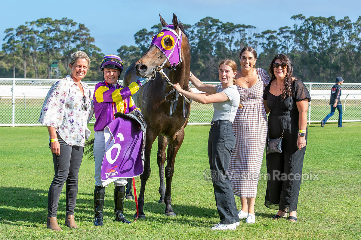 WesternRacepix's tweet photo. STAR IN TIME - Albany Tues 26th December @AlbanyRacing #WesternRacepix #BoxingDayRaces
More ๐ธ https://t.co/XhRFkk00xX https://t.co/LvcJaCKBkF