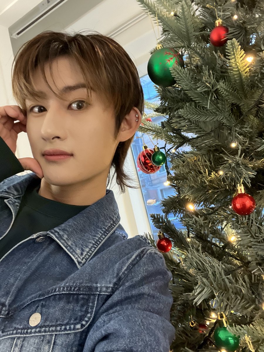 TOZ_YYent's tweet photo. [#HART]

someone wrote my name on their wish list, here’s your present from Santa 🎅 
Kudos to you for being on the nice list 🤗🤗💕✨👏

#TOZ #ハルト https://t.co/lAp0BteL2O