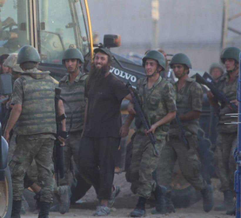 Barbarlıklarıyla övünen hasta bir  topluluk.. 
Türk Askeri = IŞİD ve HAMAS