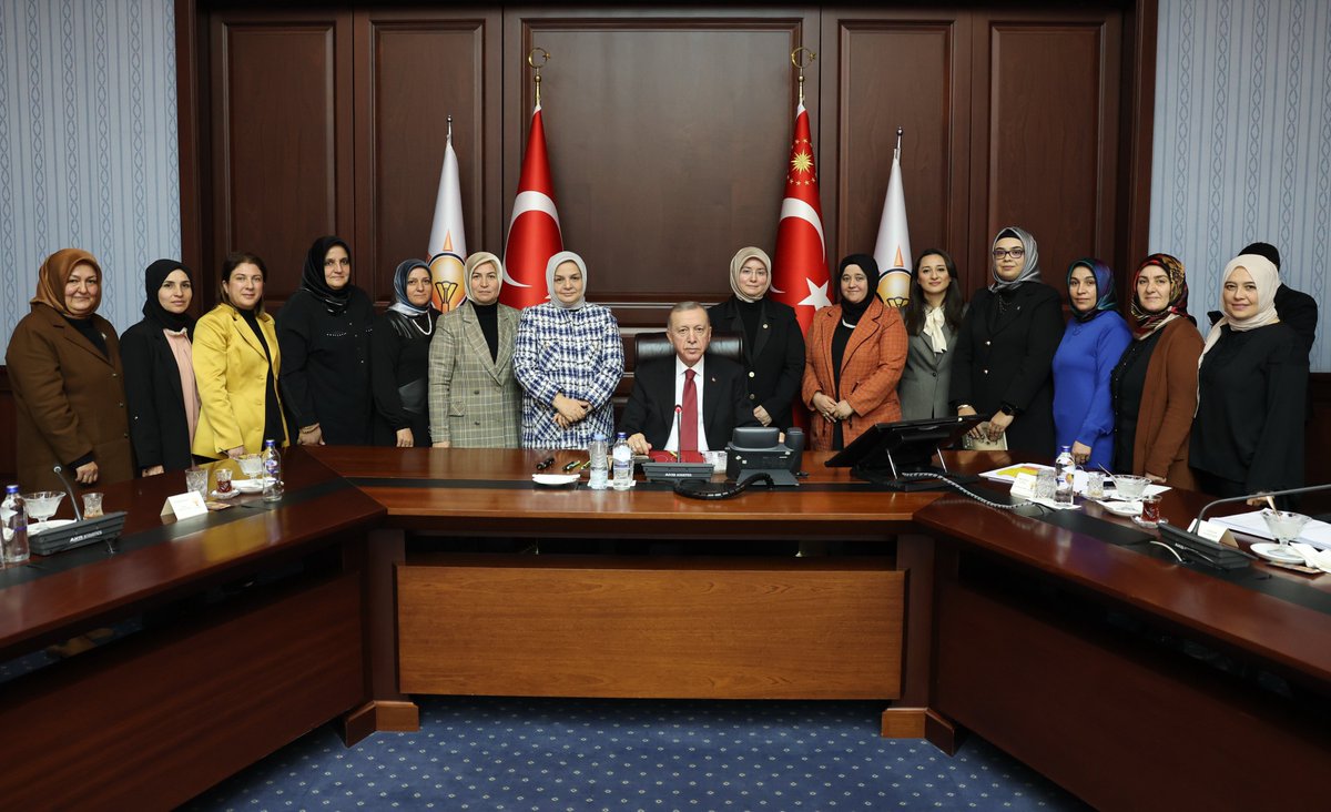 📍AK Parti Genel Merkezi

Cumhurbaşkanımız ve Genel Başkanımız Sayın Recep Tayyip Erdoğan’ın başkanlığında düzenlenen 31 Mart Mahalli İdareler seçimlerine dair temayül yoklaması toplantısına; MKYK Üyelerimiz, Kahramanmaraş Milletvekillerimiz, İl ve İlçe Ana Kademe, Kadın ve