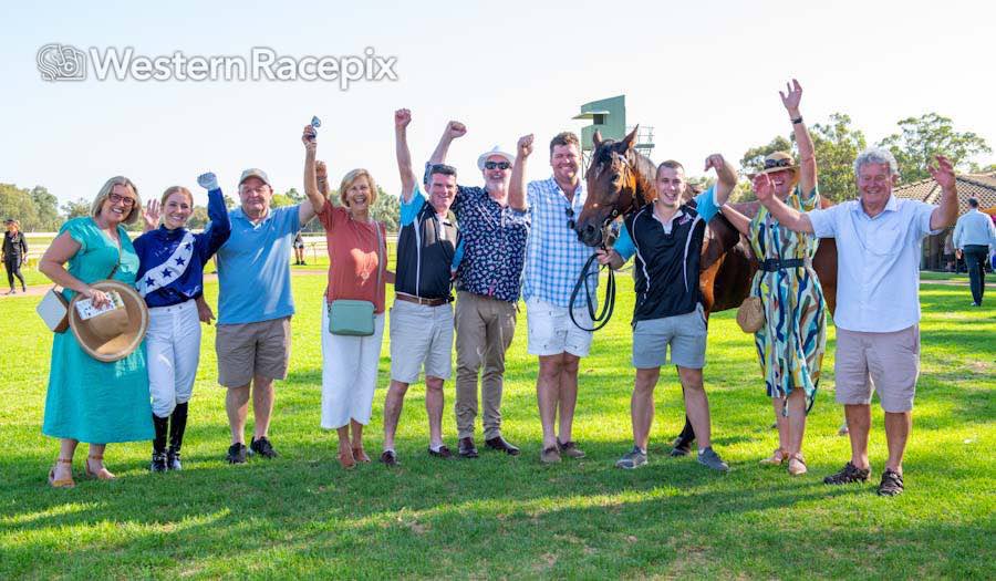 WesternRacepix's tweet photo. MAN CRUSH - 2023 Swan Draught Boxing Day Dash @PinjarraPark #WesternRacepix #BoxingDayRaces
More ๐ธ https://t.co/SigLznY1t7 https://t.co/cvljRPemMM