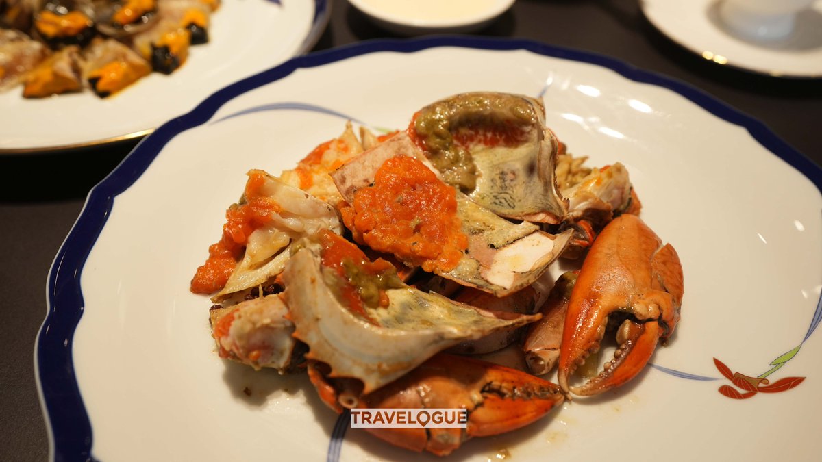 CGTNOfficial's tweet photo. Grilled whelk or raw marinated crab, anyone? Don't knock it 'til you've tried it. The flavor-packed crab roe is creamy like a thick yogurt, while the crab's flesh is delightfully sweet, with the texture of shaved ice! #Guangdong #Shantou #foodwise #travelogue https://t.co/fymF3YVedb