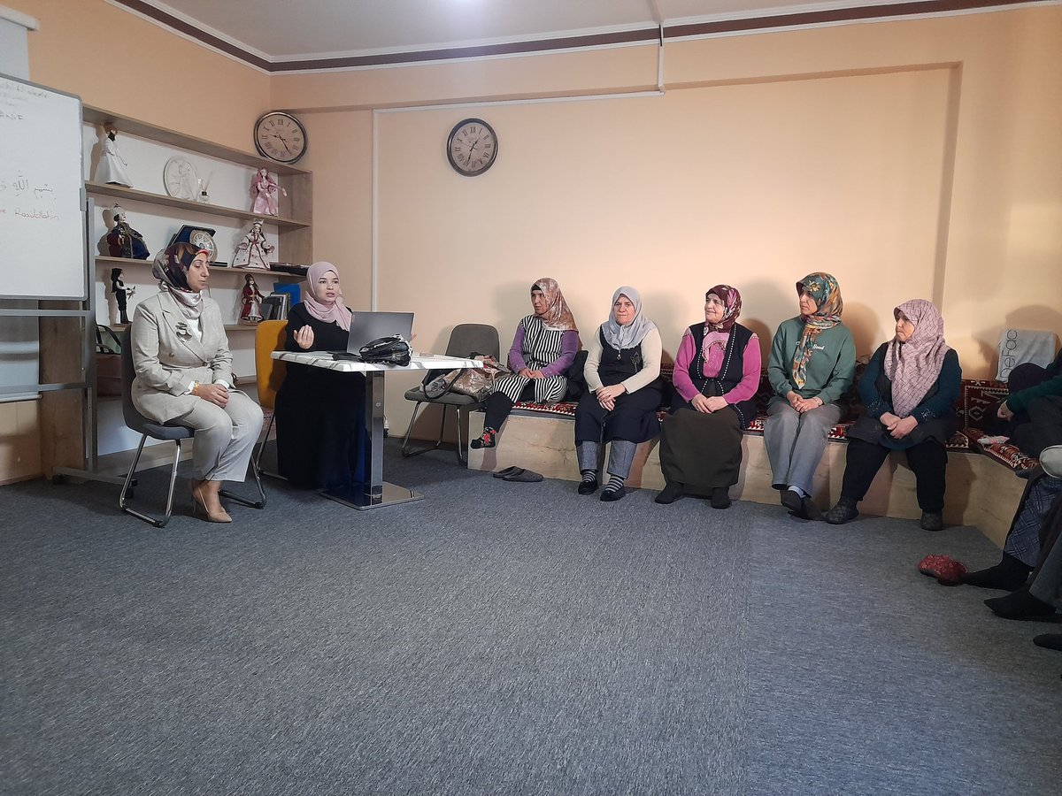 suhut_n's tweet photo. Şuhut Kadın Kültür Evimizde İlçe Vaizesi Hatice Büşra BOYDAK Hocamız tarafından kadınlarımıza "Ailede Birlikte Vakit Geçirmek"konulu eğitim verildiği. Kendilerine teşekkür ederiz. @kubrayigitbasi @AfyonValiligi @HarunResitHan @suhutkaymakami @afyonkulturevi https://t.co/dj1syLeeJn
